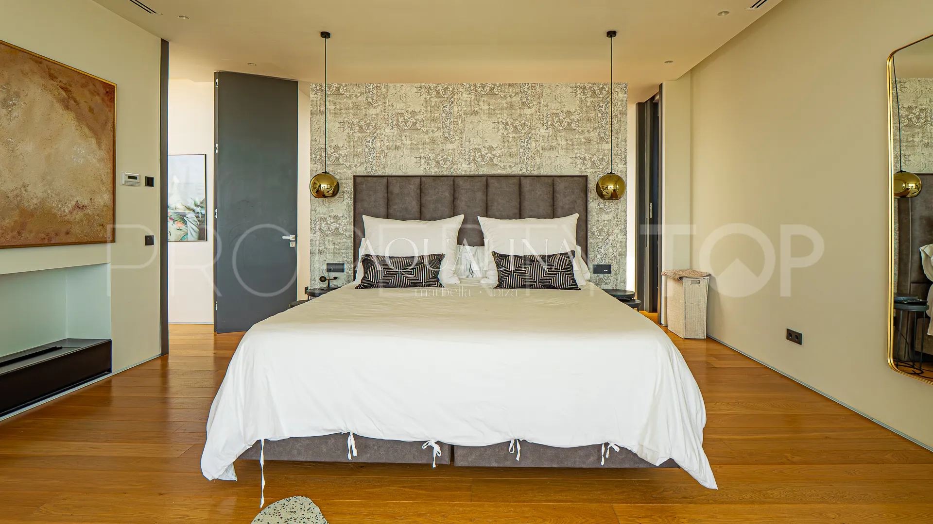 Villa for sale in Las Lomas del Marbella Club