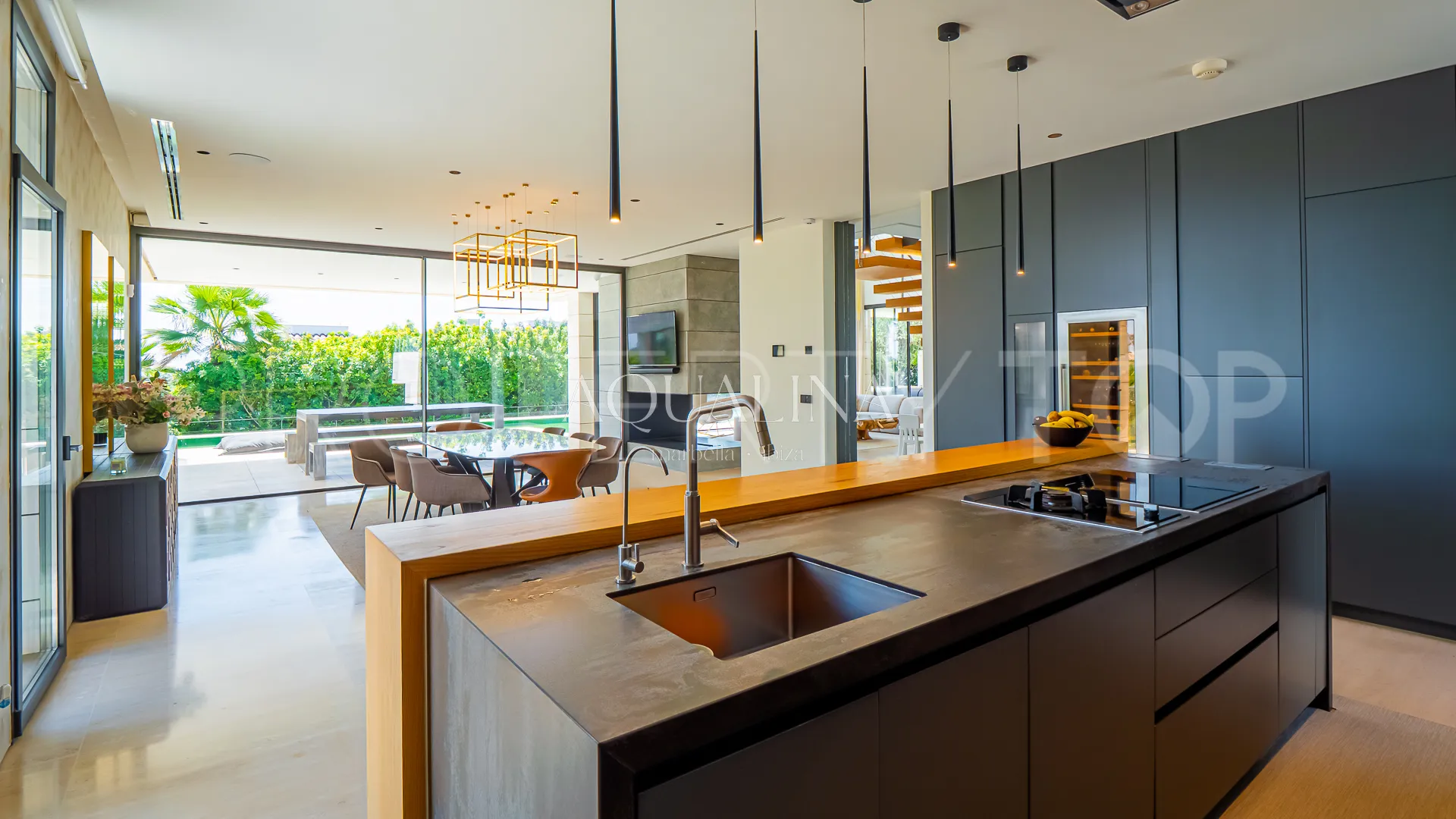Villa for sale in Las Lomas del Marbella Club