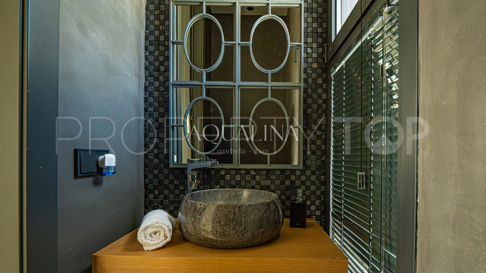 Villa for sale in Las Lomas del Marbella Club