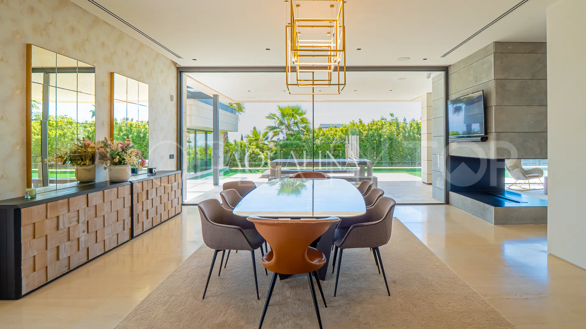 Villa for sale in Las Lomas del Marbella Club