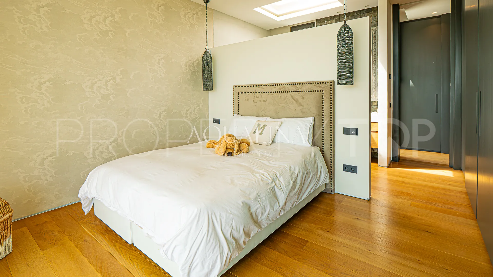 Villa for sale in Las Lomas del Marbella Club