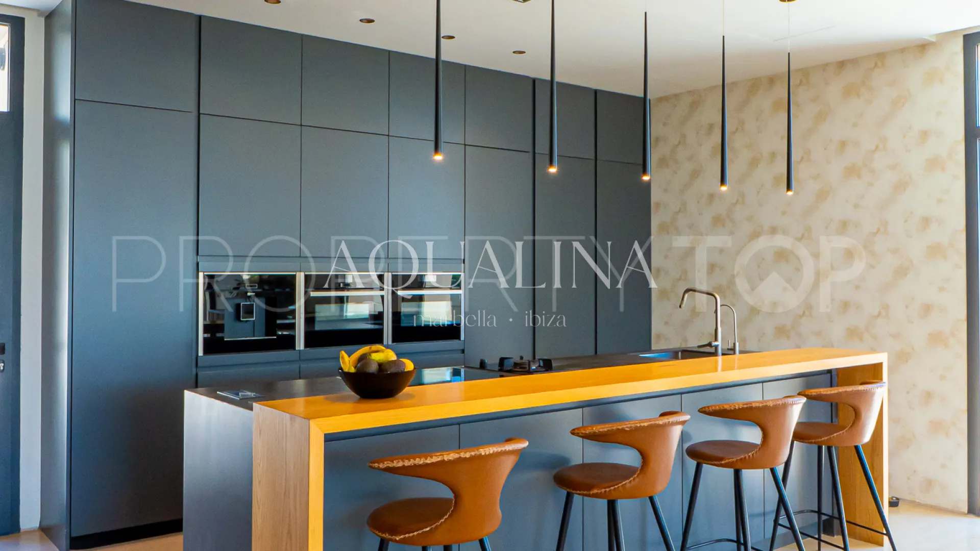 Villa for sale in Las Lomas del Marbella Club