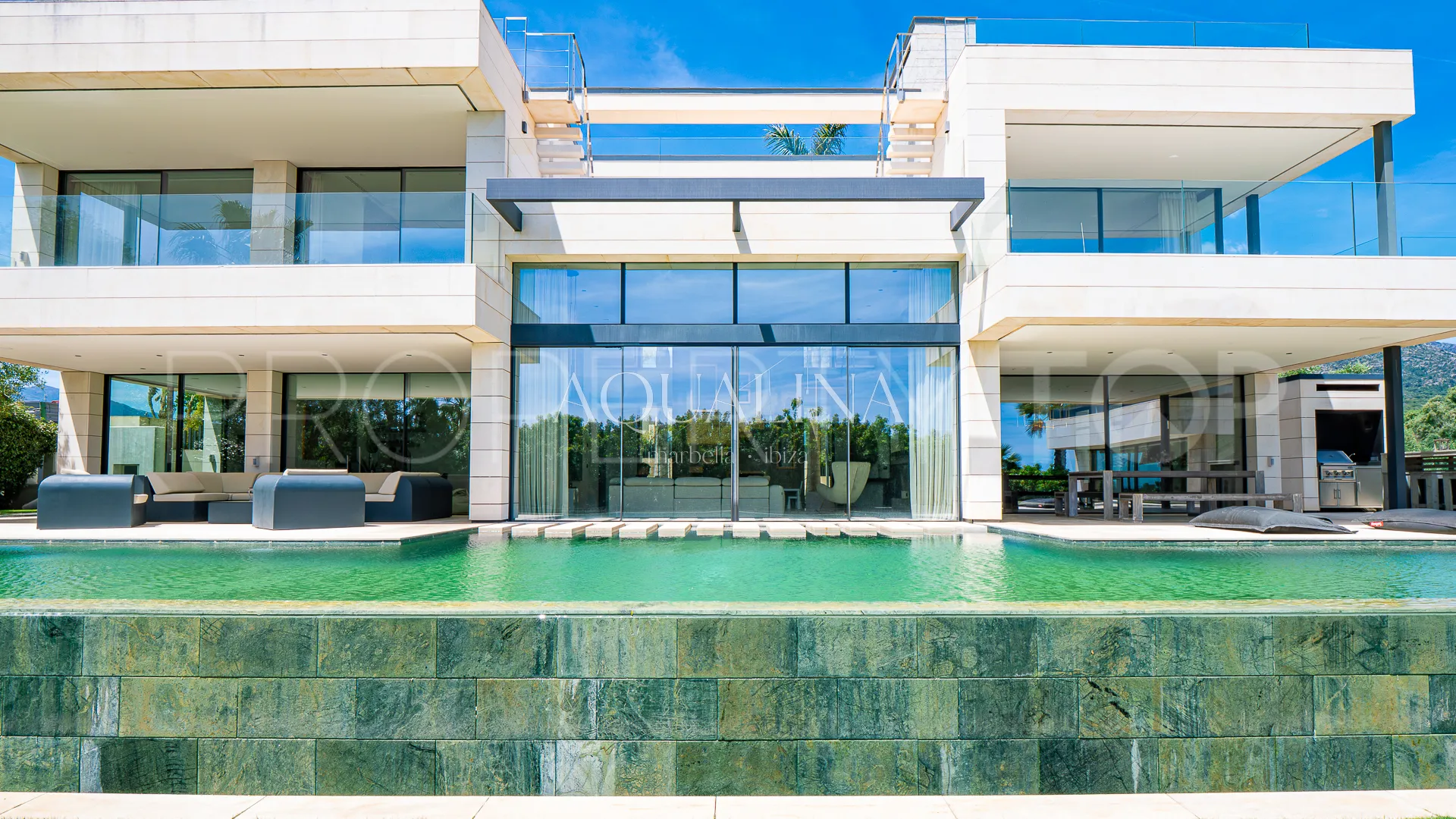 Villa for sale in Las Lomas del Marbella Club