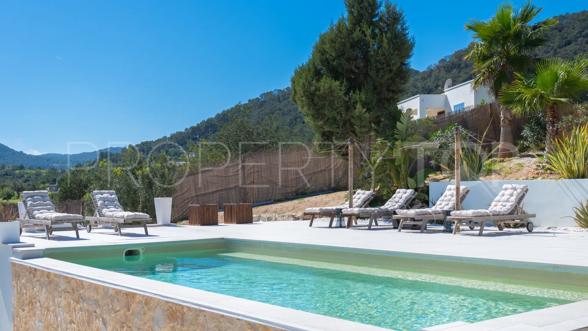 Villa for sale in San José with 4 bedrooms