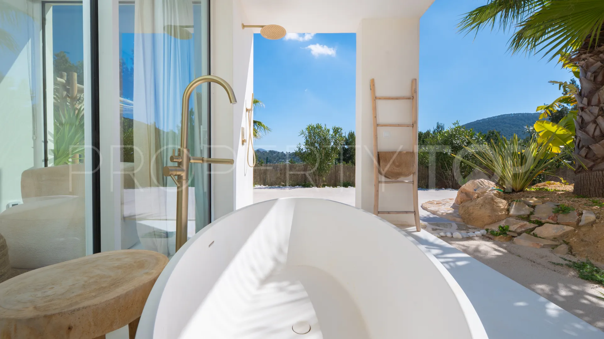 Villa for sale in San José with 4 bedrooms