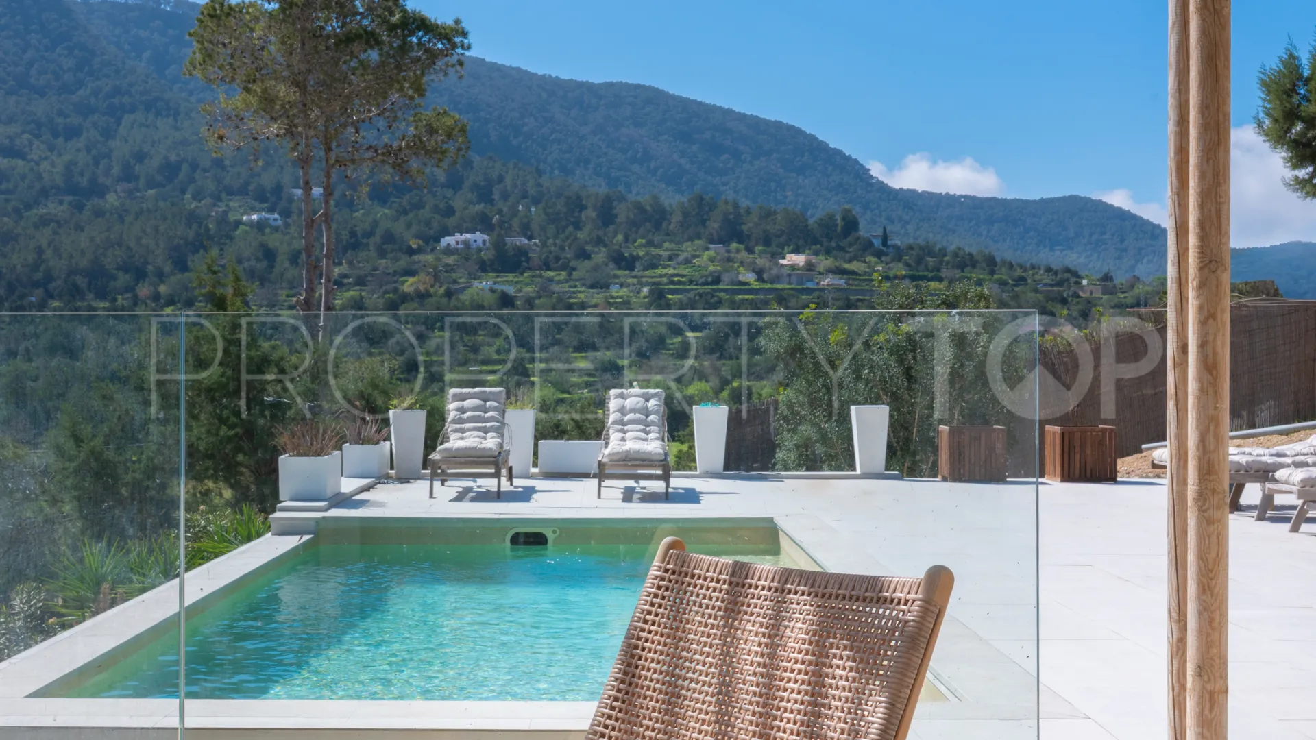Villa for sale in San José with 4 bedrooms