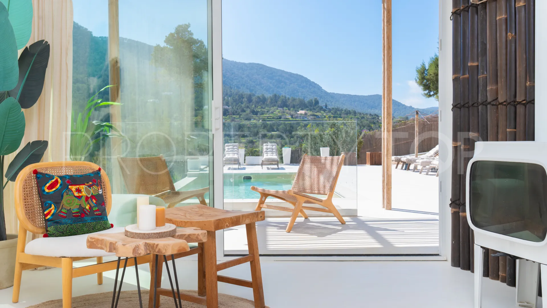 Villa for sale in San José with 4 bedrooms