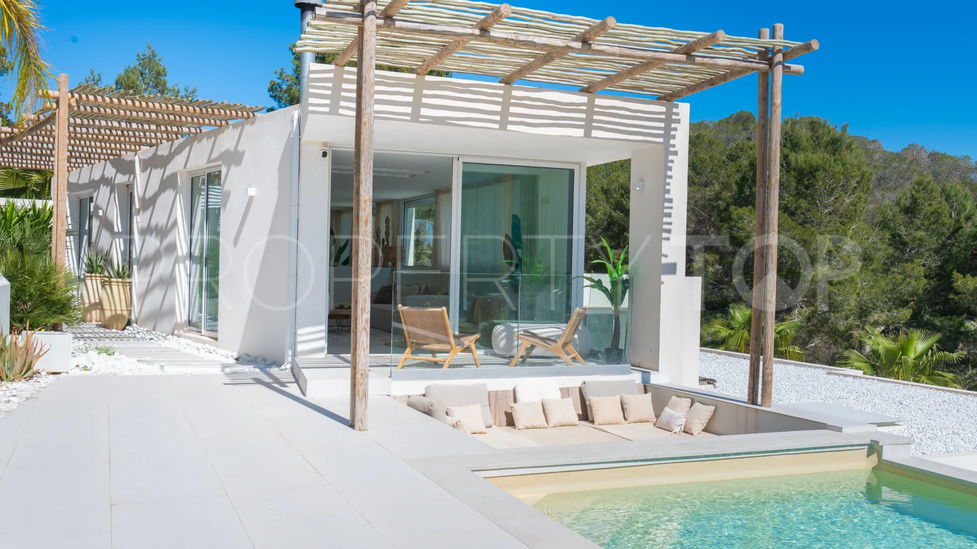 Villa for sale in San José with 4 bedrooms