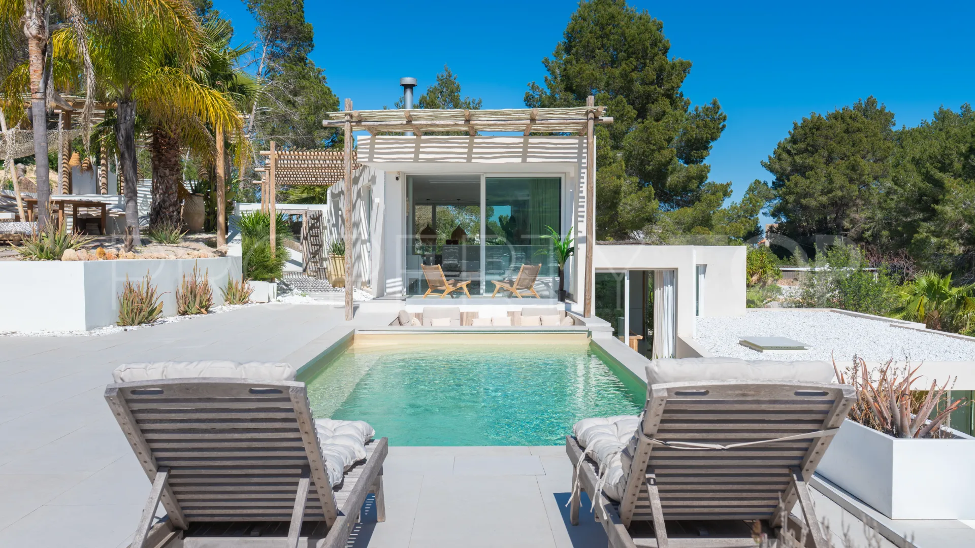 Villa for sale in San José with 4 bedrooms