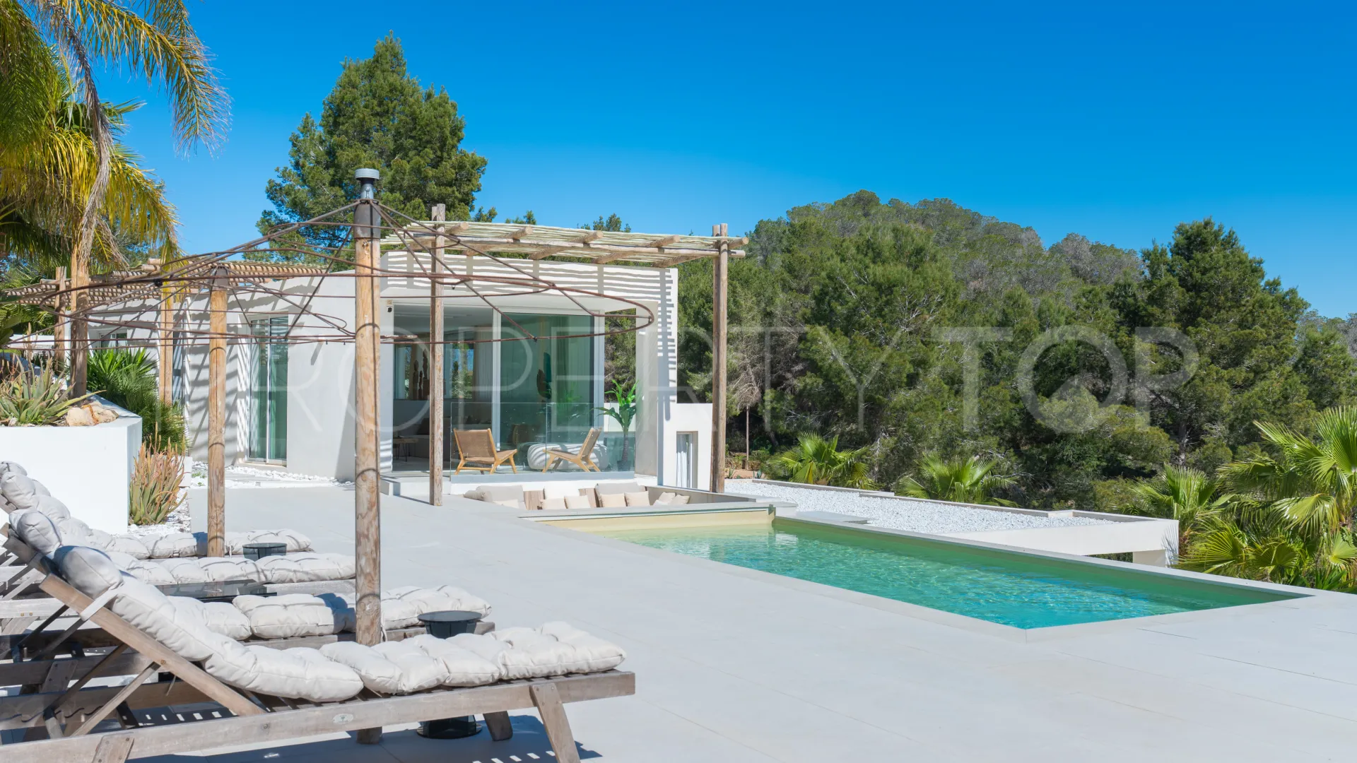 Villa for sale in San José with 4 bedrooms