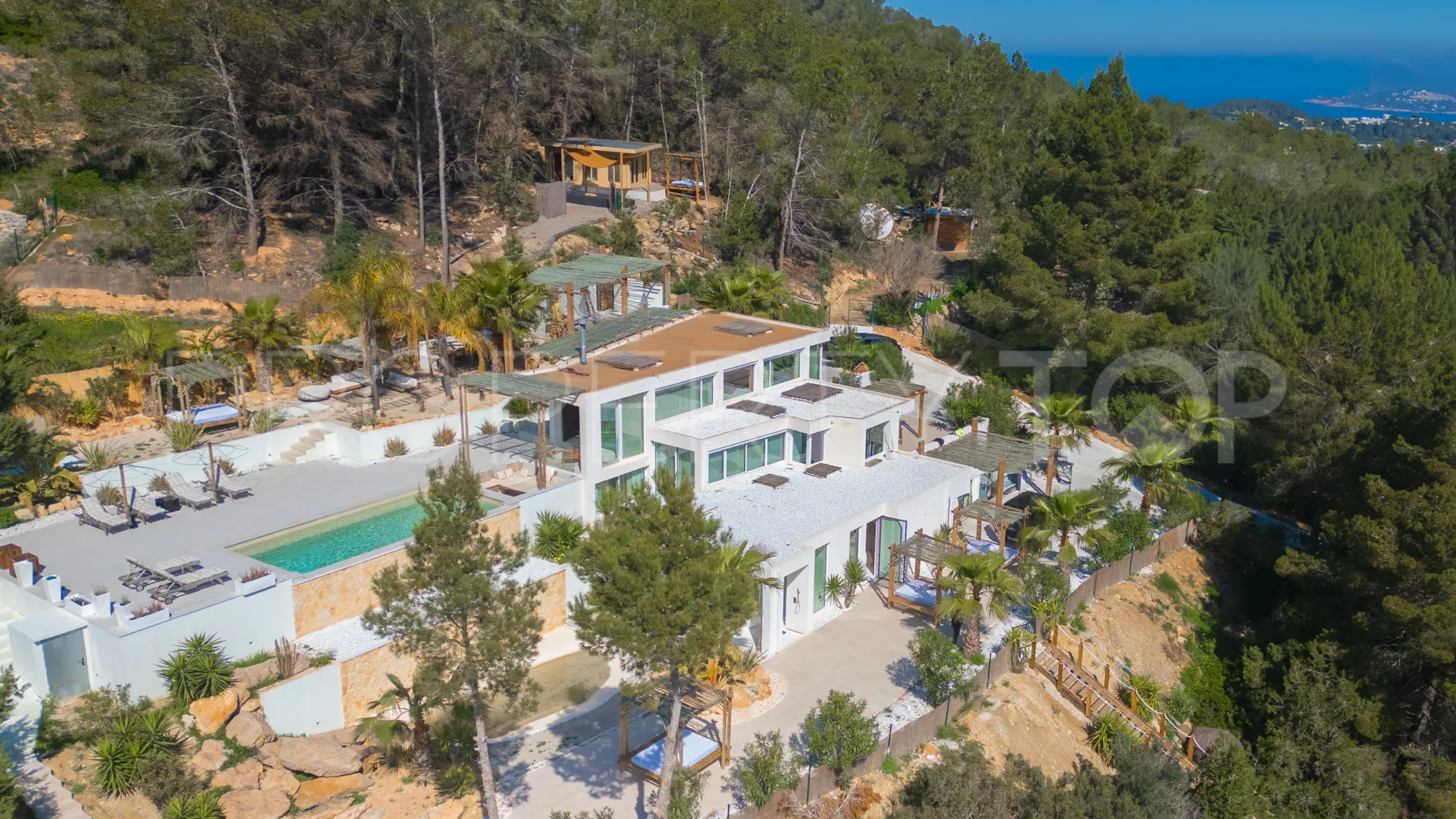 Villa for sale in San José with 4 bedrooms