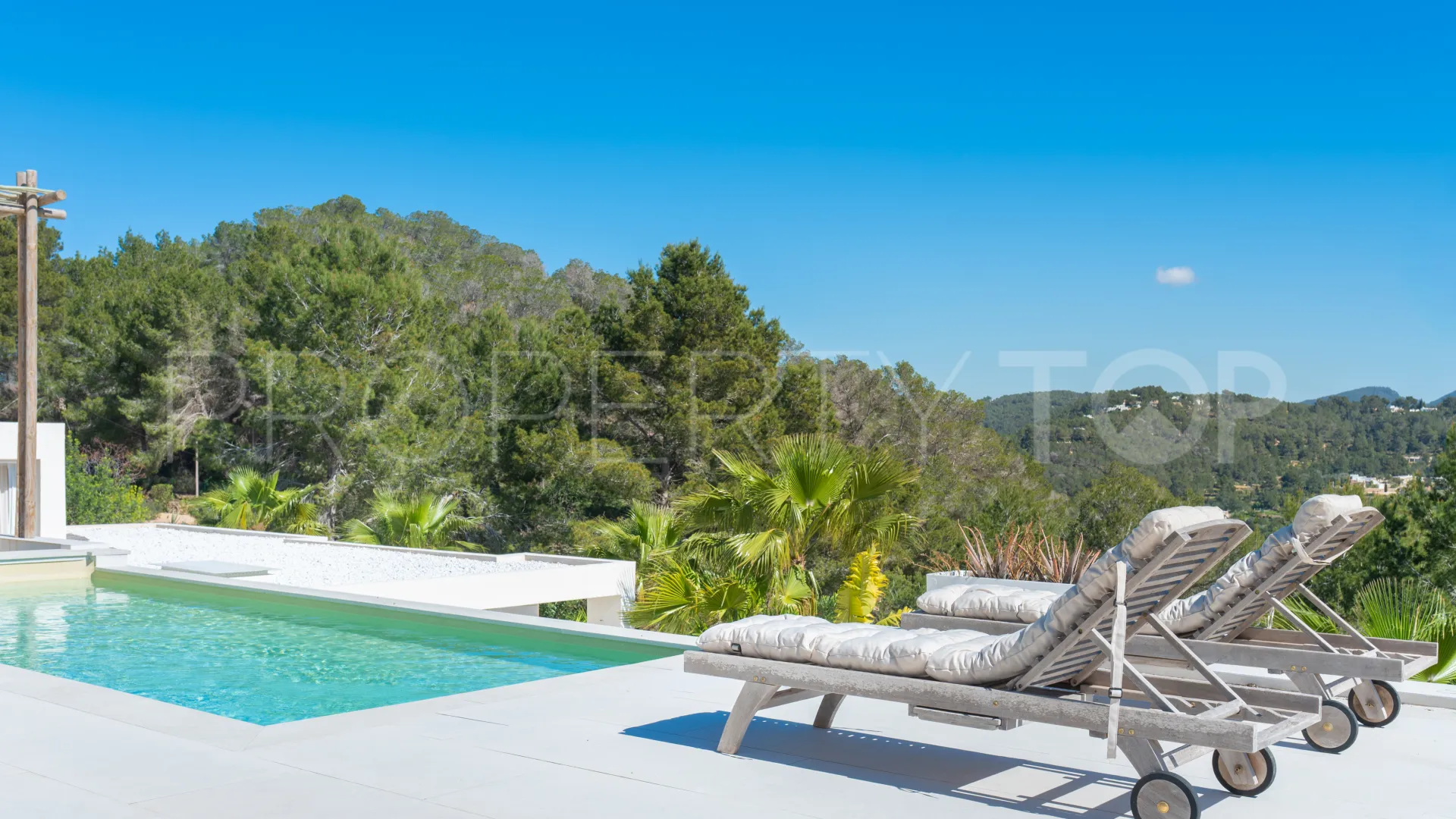 Villa for sale in San José with 4 bedrooms