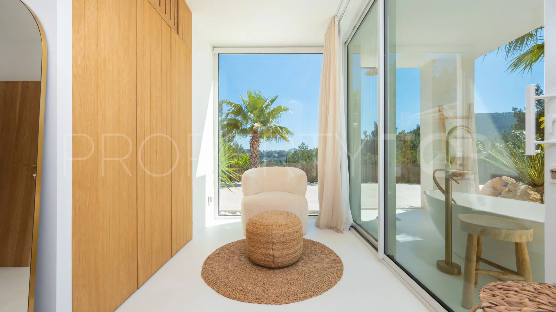 Villa for sale in San José with 4 bedrooms