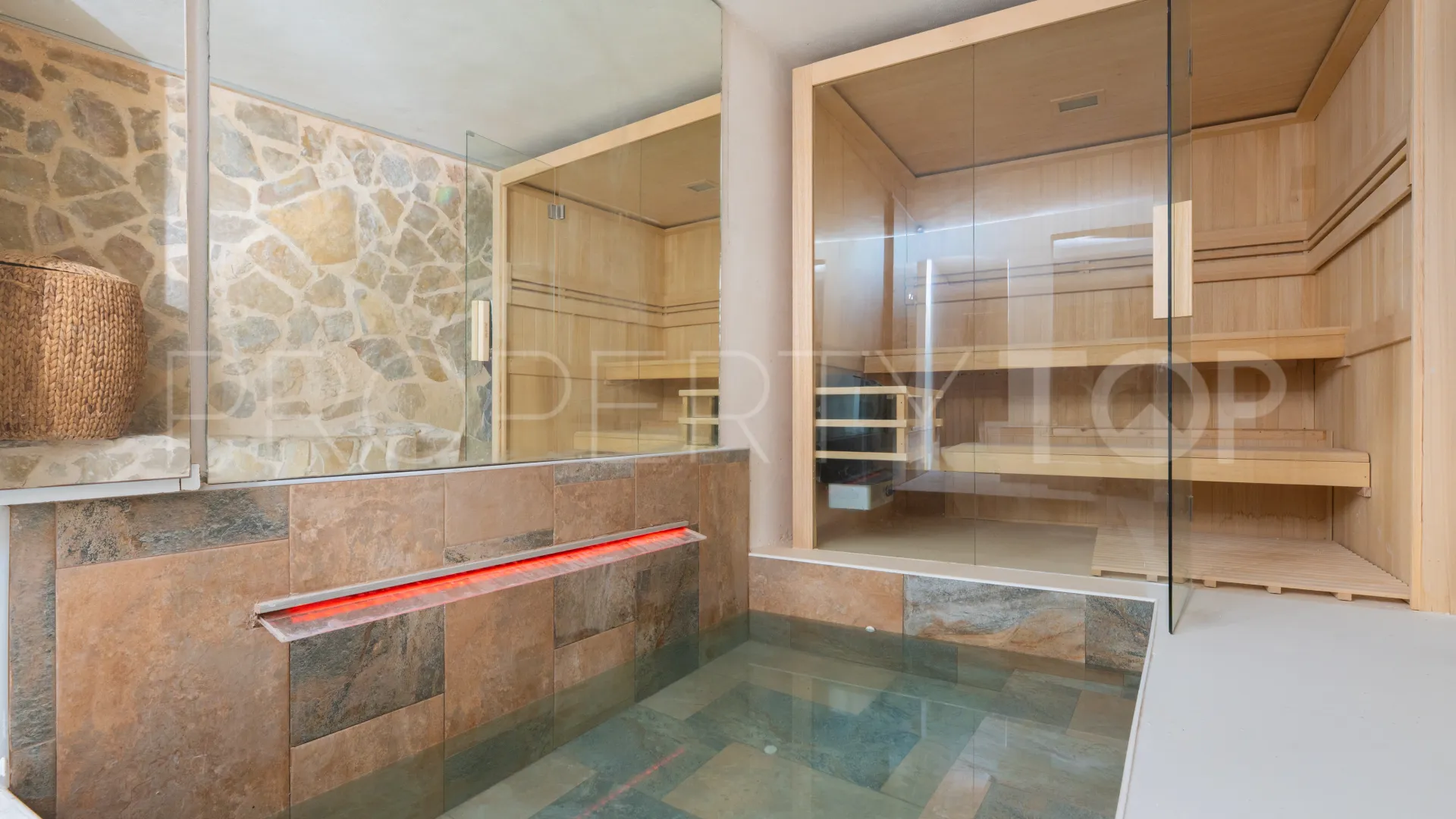 Villa for sale in San José with 4 bedrooms