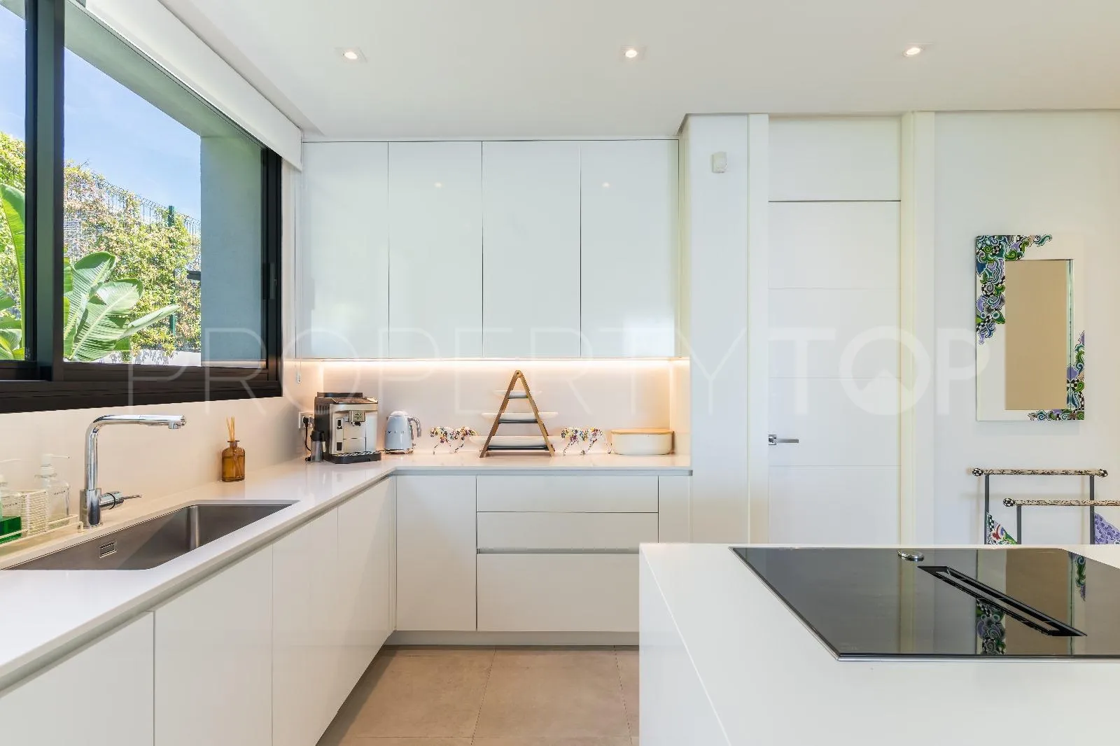 5 bedrooms villa in Marbella for sale