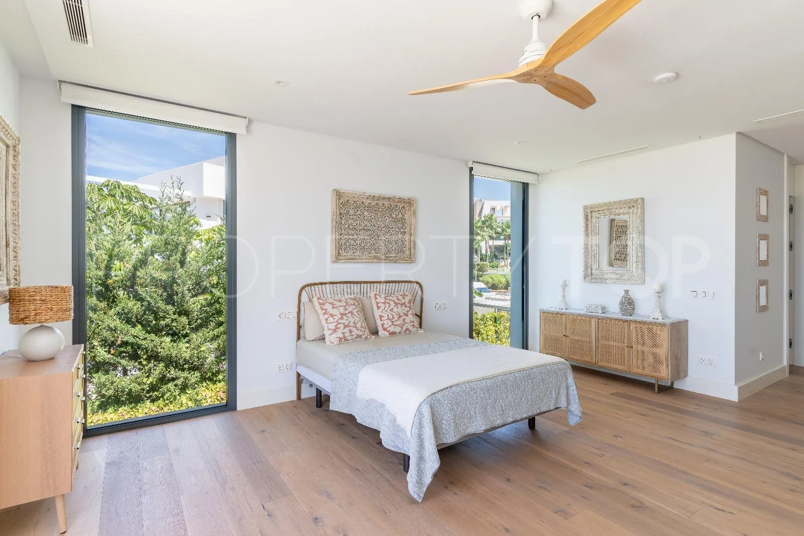 5 bedrooms villa in Marbella for sale