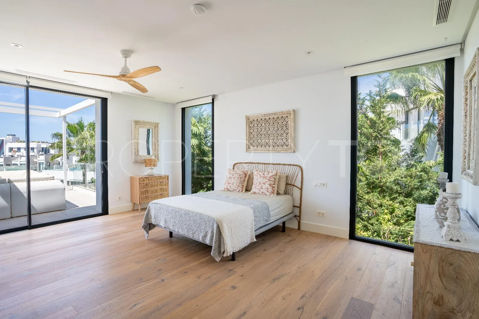 5 bedrooms villa in Marbella for sale