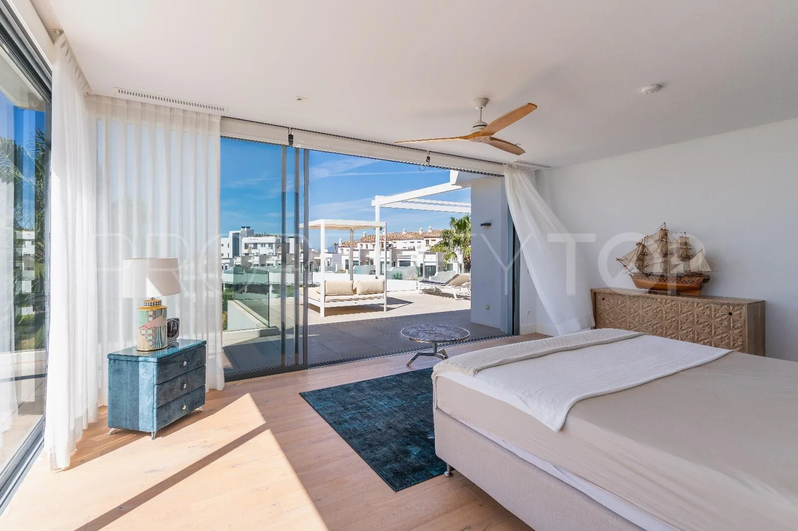 5 bedrooms villa in Marbella for sale