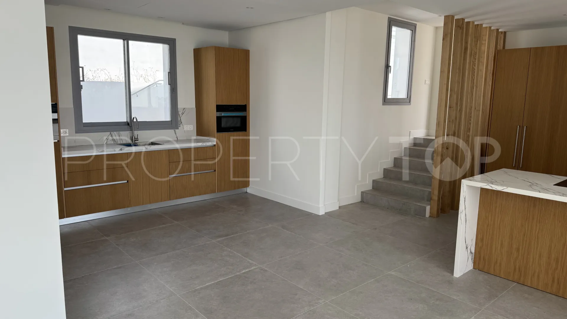 Se vende villa con 5 dormitorios en Puerto del Capitan