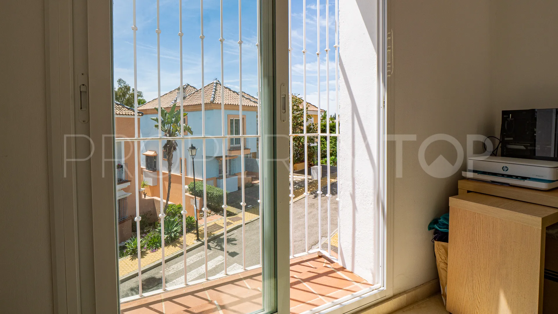 Pareado en venta en Aloha Lake Village de 2 dormitorios