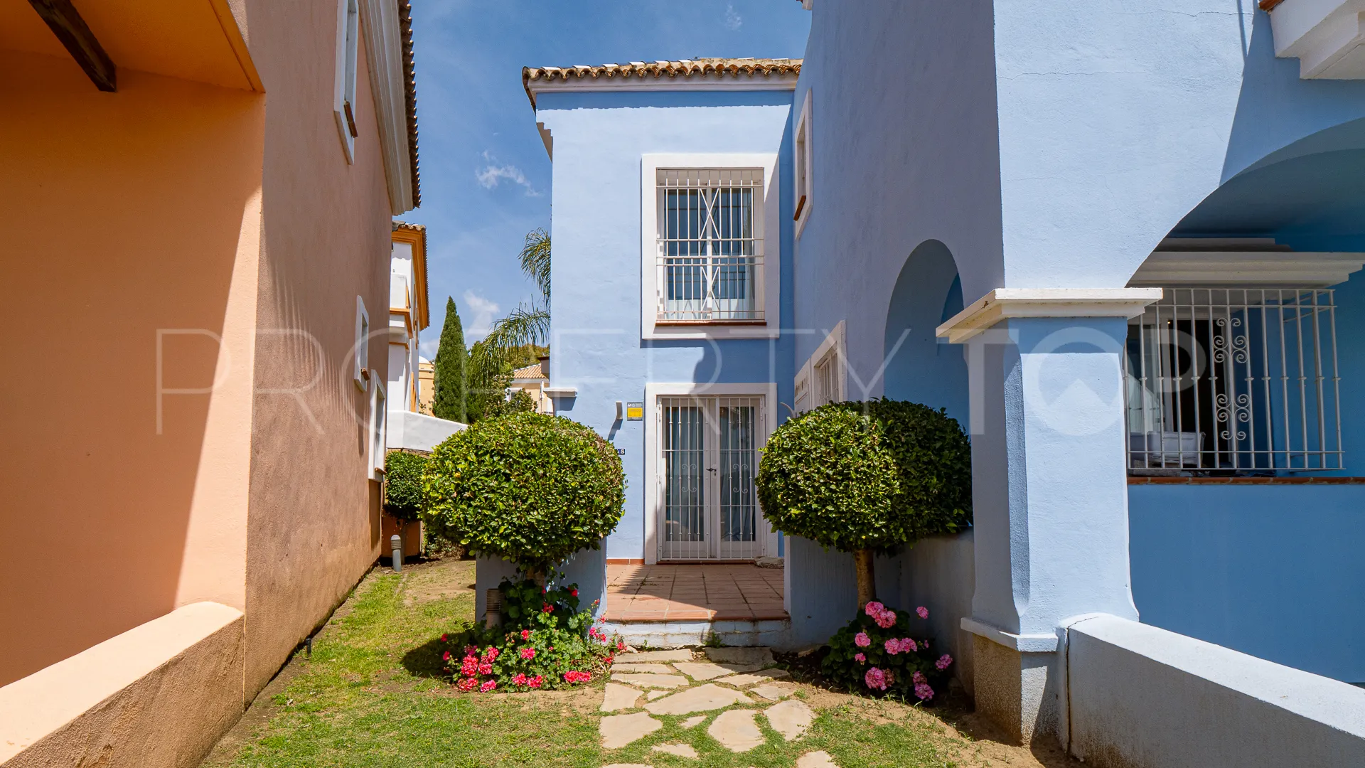 Pareado en venta en Aloha Lake Village de 2 dormitorios