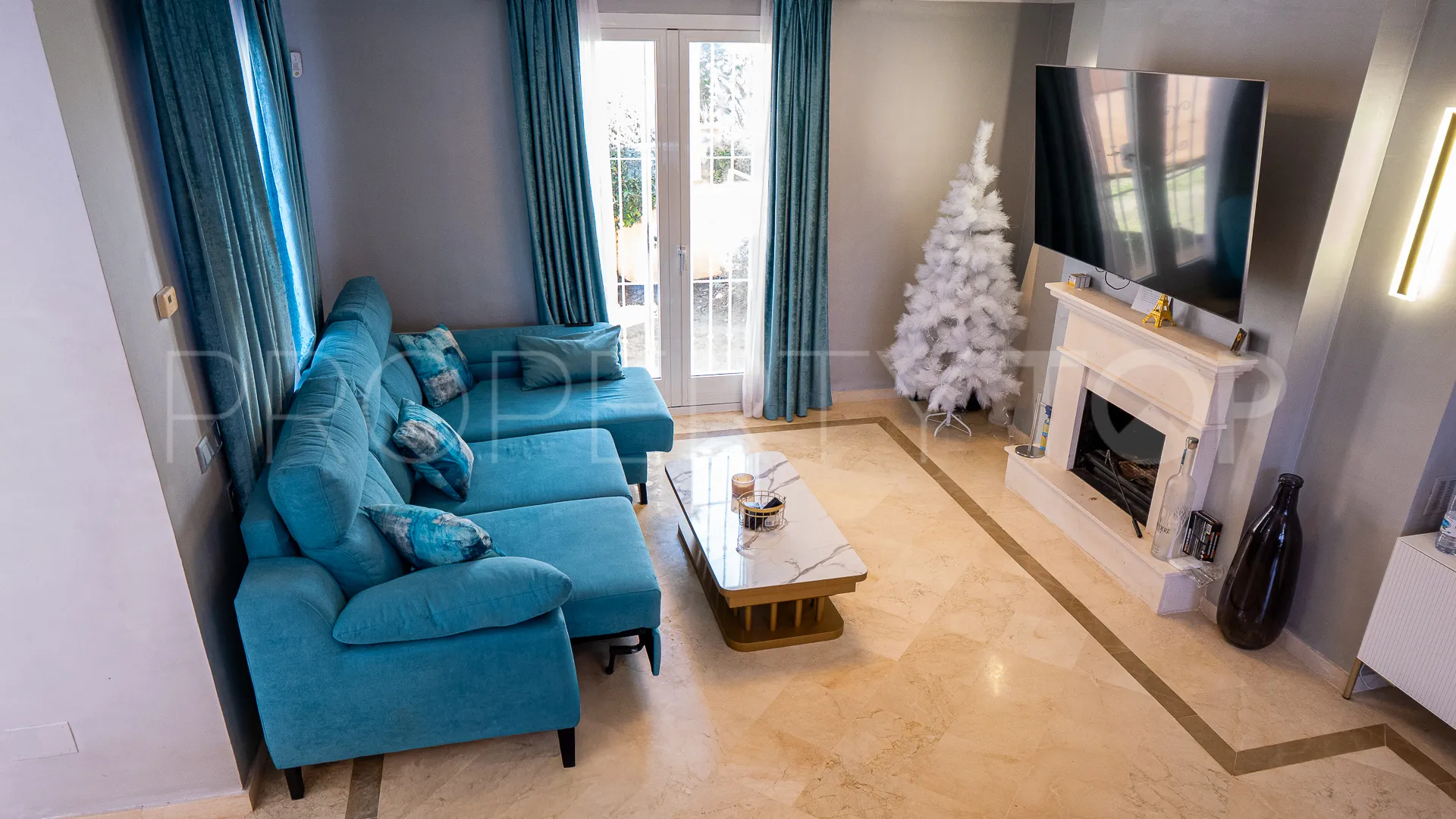 Pareado en venta en Aloha Lake Village de 2 dormitorios