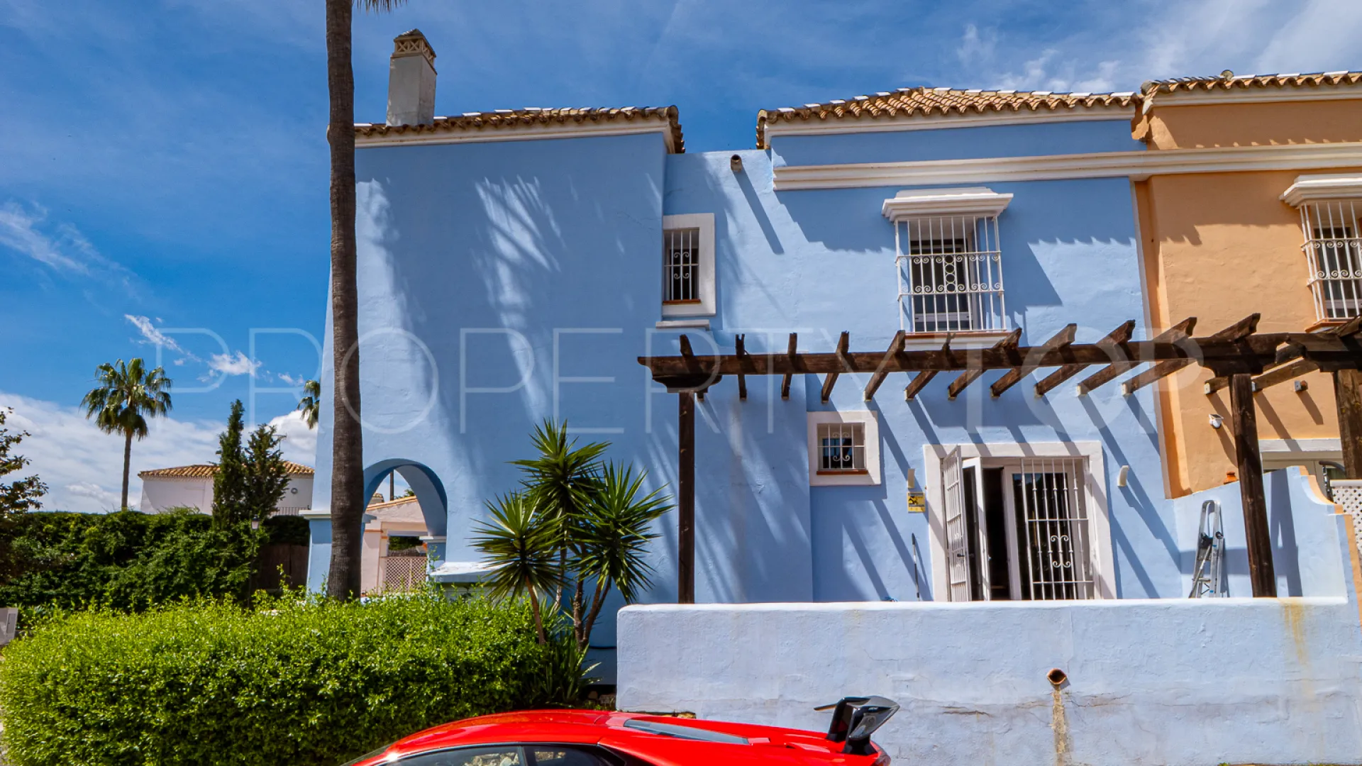 Pareado en venta en Aloha Lake Village de 2 dormitorios
