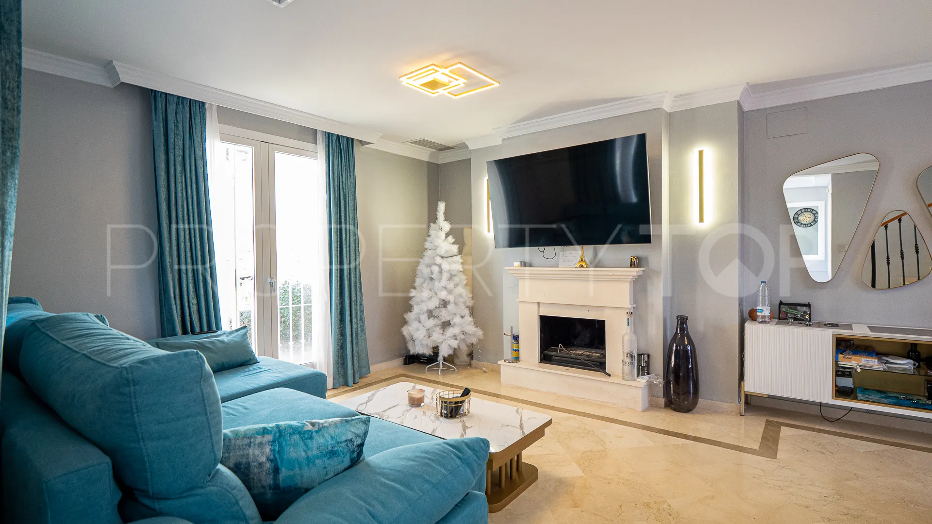 Pareado en venta en Aloha Lake Village de 2 dormitorios