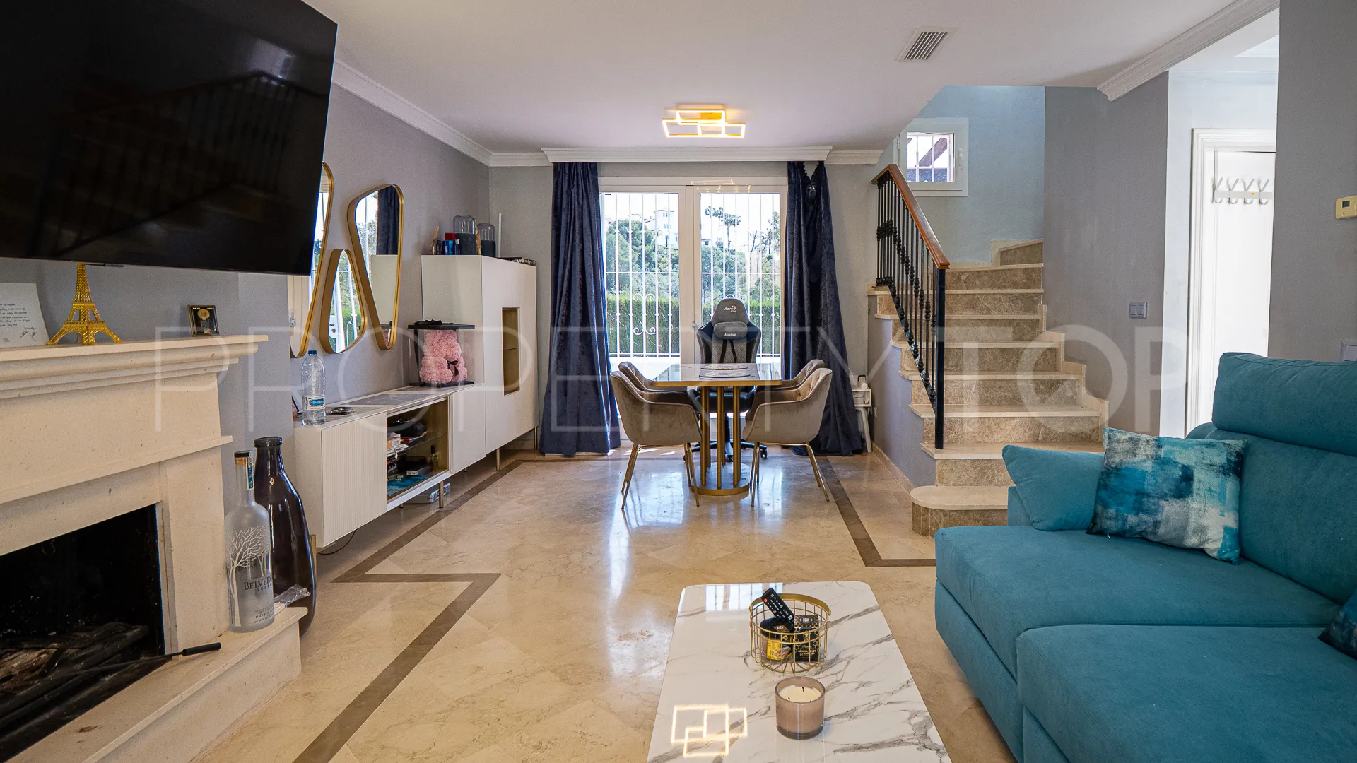 Pareado en venta en Aloha Lake Village de 2 dormitorios