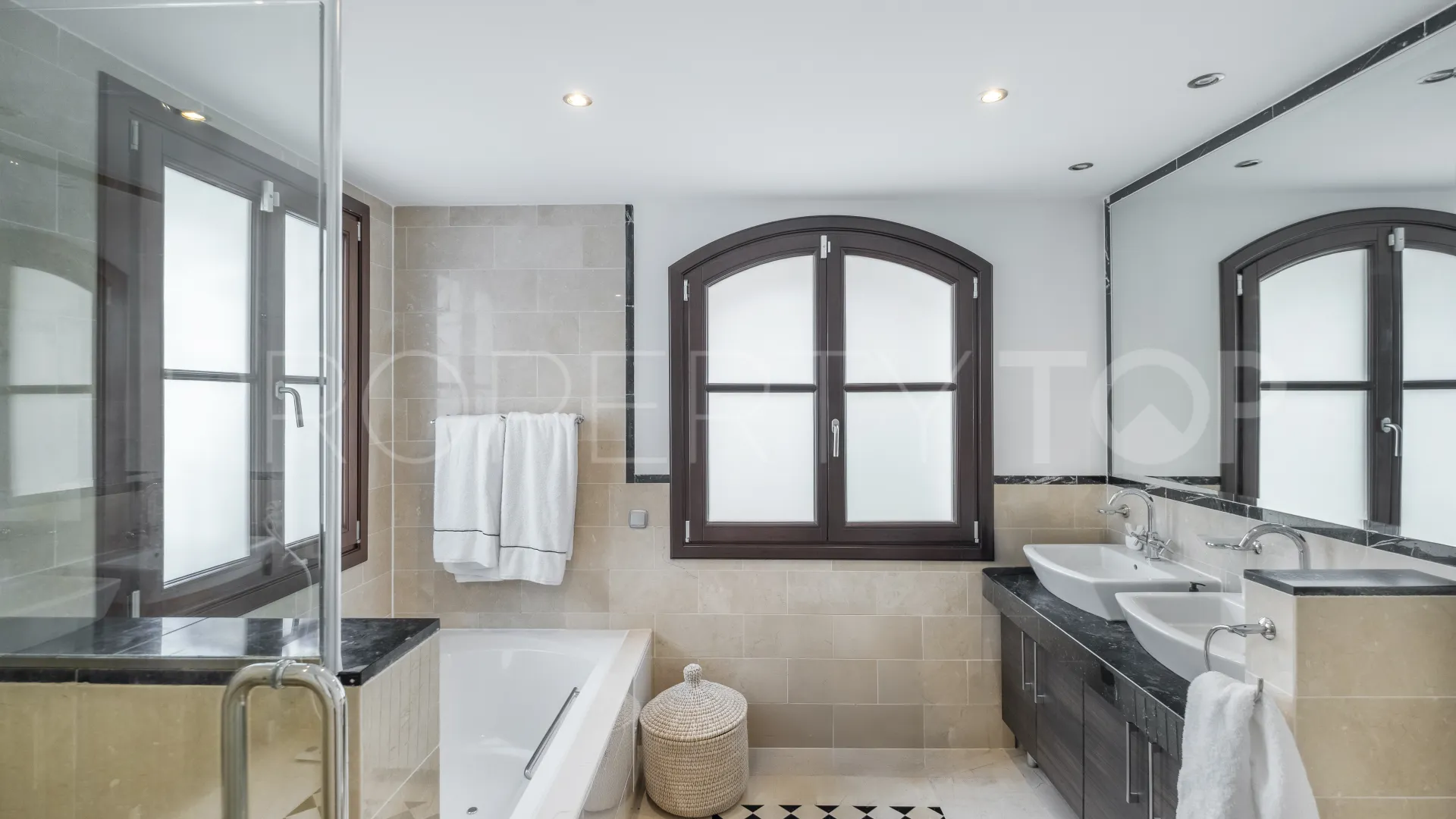 For sale villa with 6 bedrooms in El Madroñal