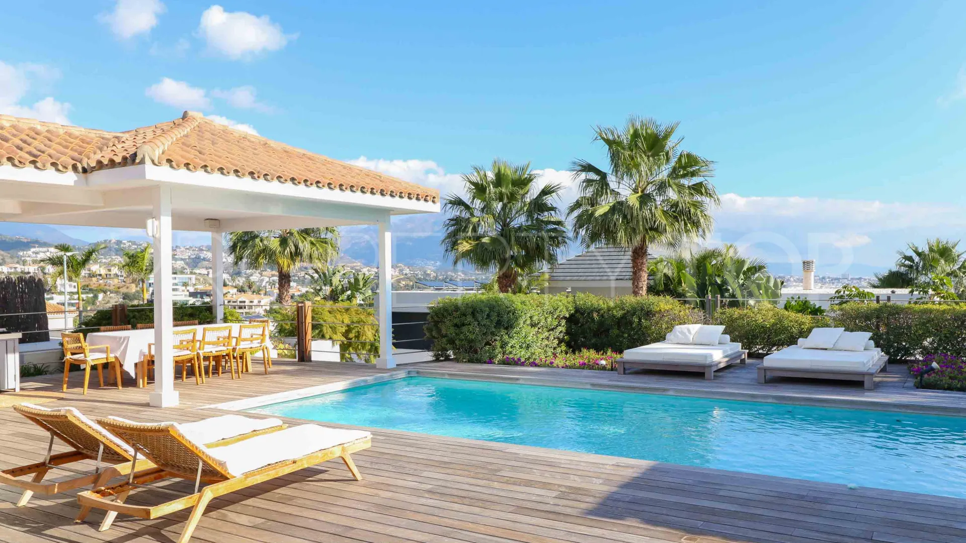 For sale villa in Benahavis with 4 bedrooms