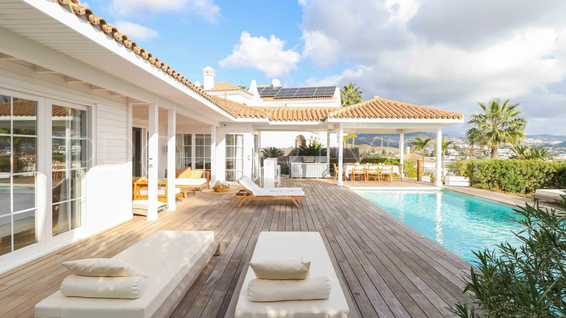 For sale villa in Benahavis with 4 bedrooms
