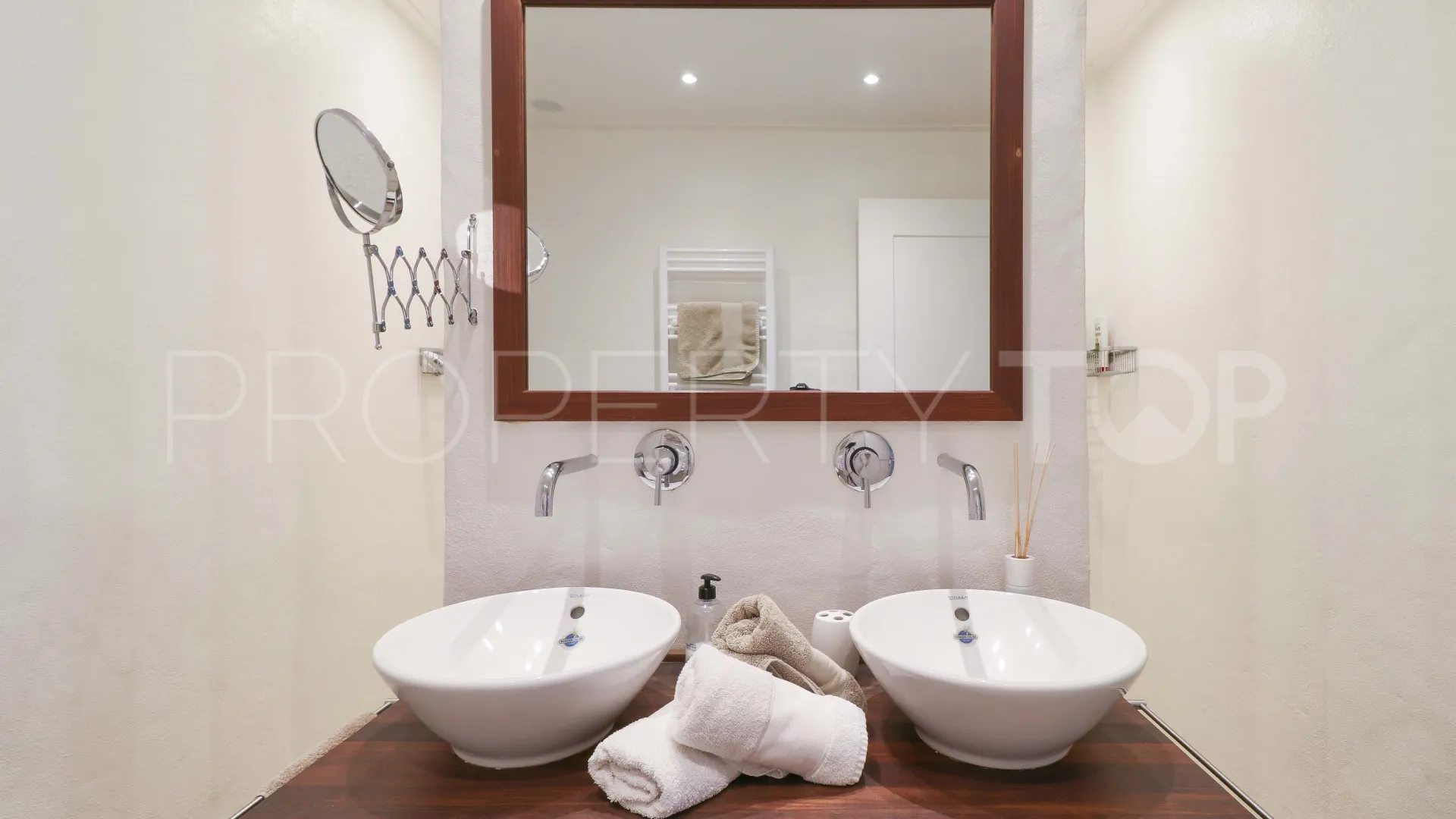 For sale villa in Benahavis with 4 bedrooms