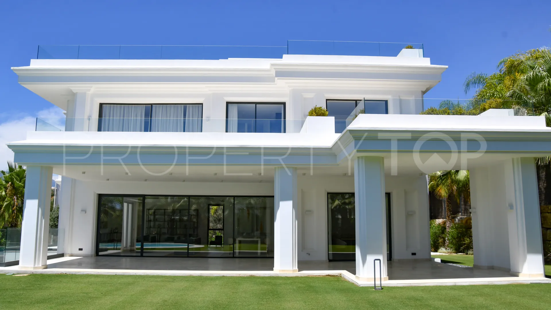 Villa for sale in Las Lomas de Marbella with 6 bedrooms