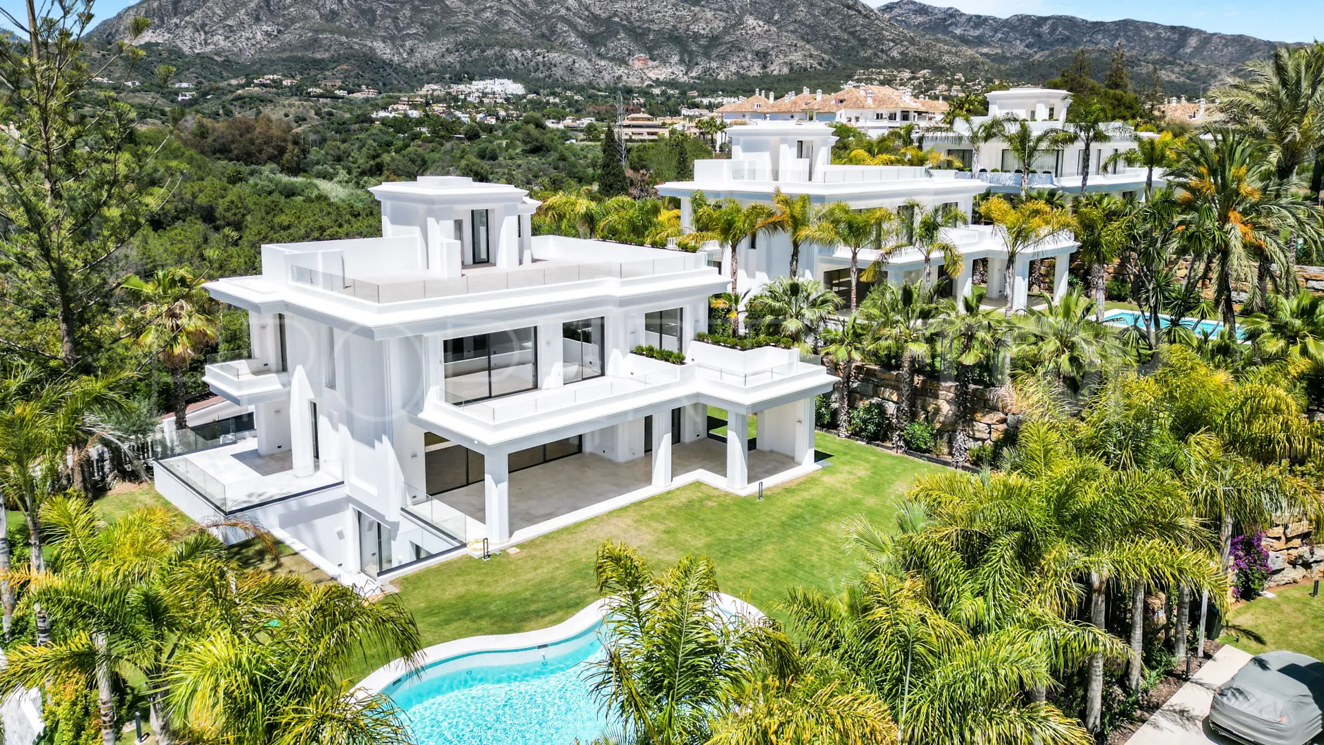 Villa for sale in Las Lomas de Marbella with 6 bedrooms