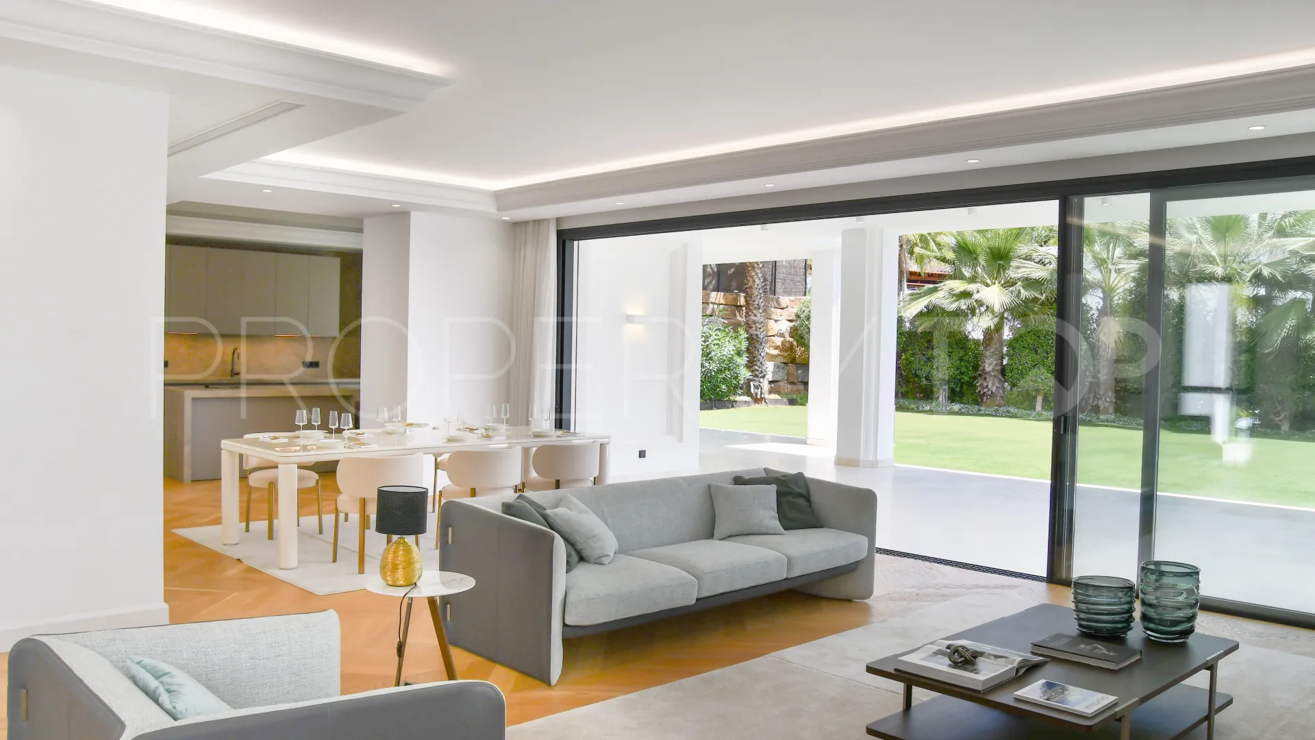 Villa for sale in Las Lomas de Marbella with 6 bedrooms