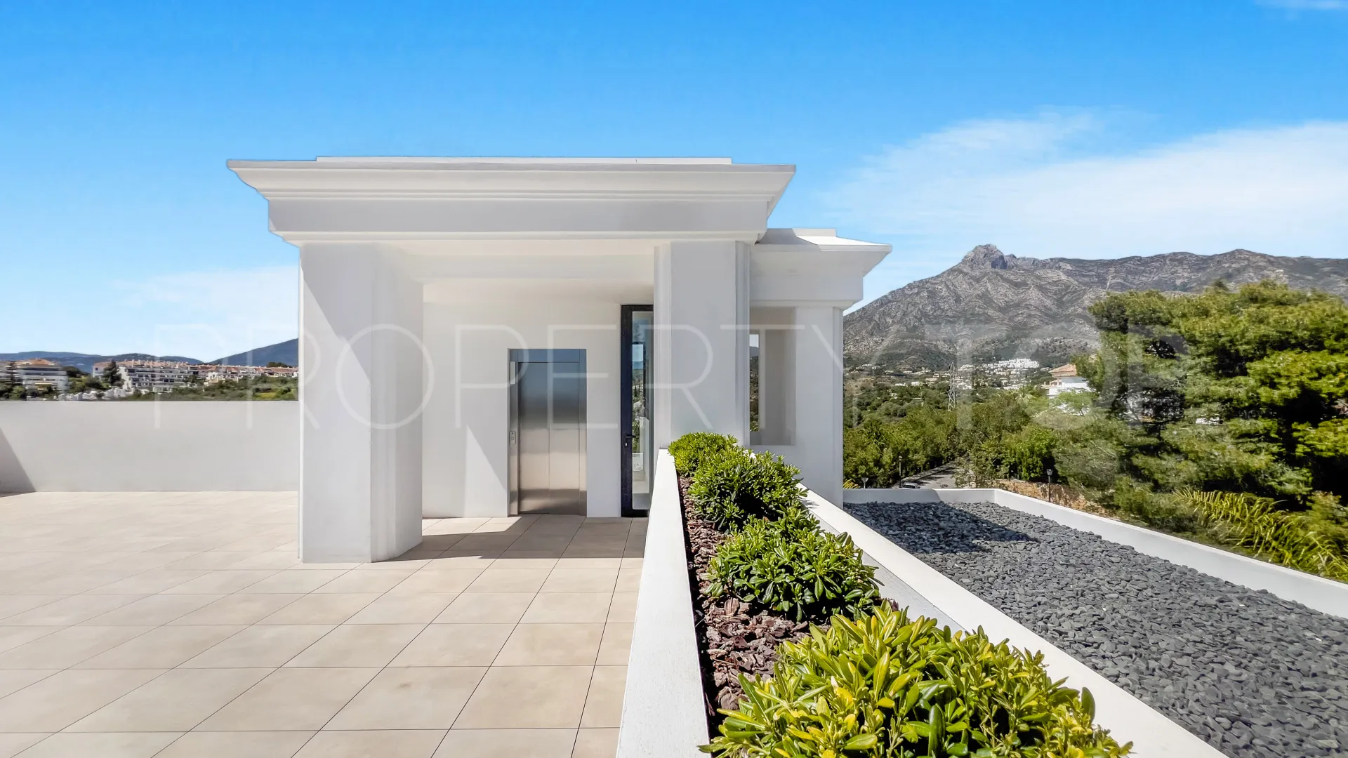 Villa for sale in Las Lomas de Marbella with 6 bedrooms