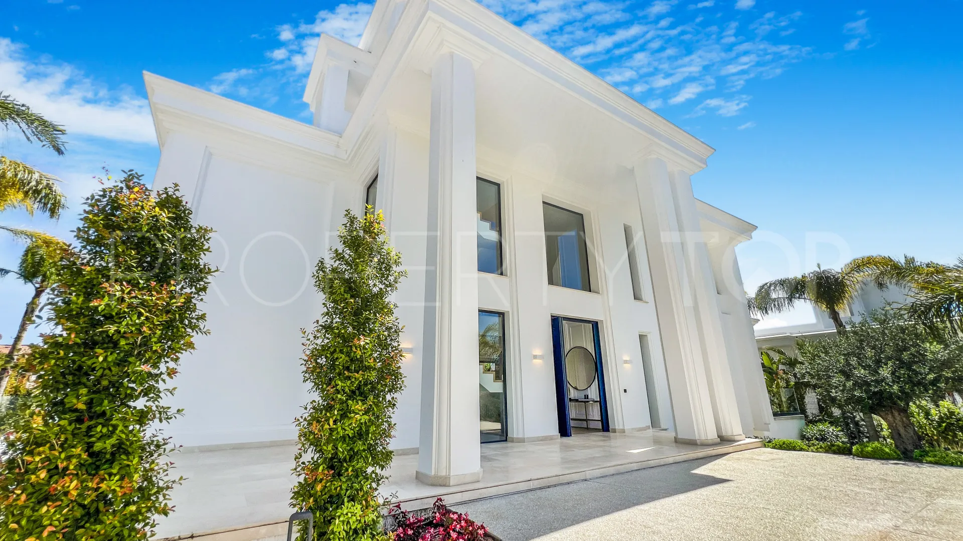 Villa for sale in Las Lomas de Marbella with 6 bedrooms