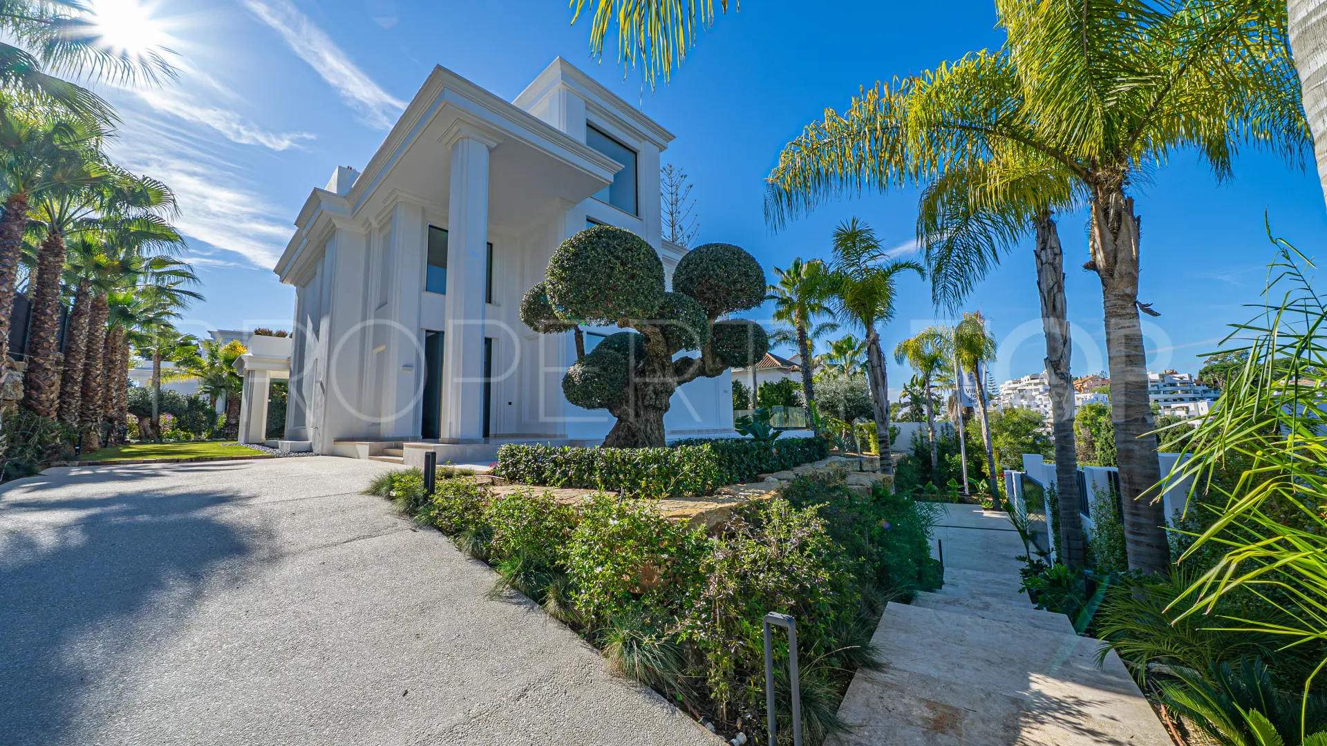 Villa for sale in Las Lomas de Marbella with 6 bedrooms