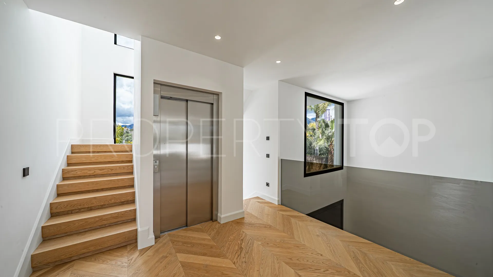 Villa for sale in Las Lomas de Marbella with 6 bedrooms