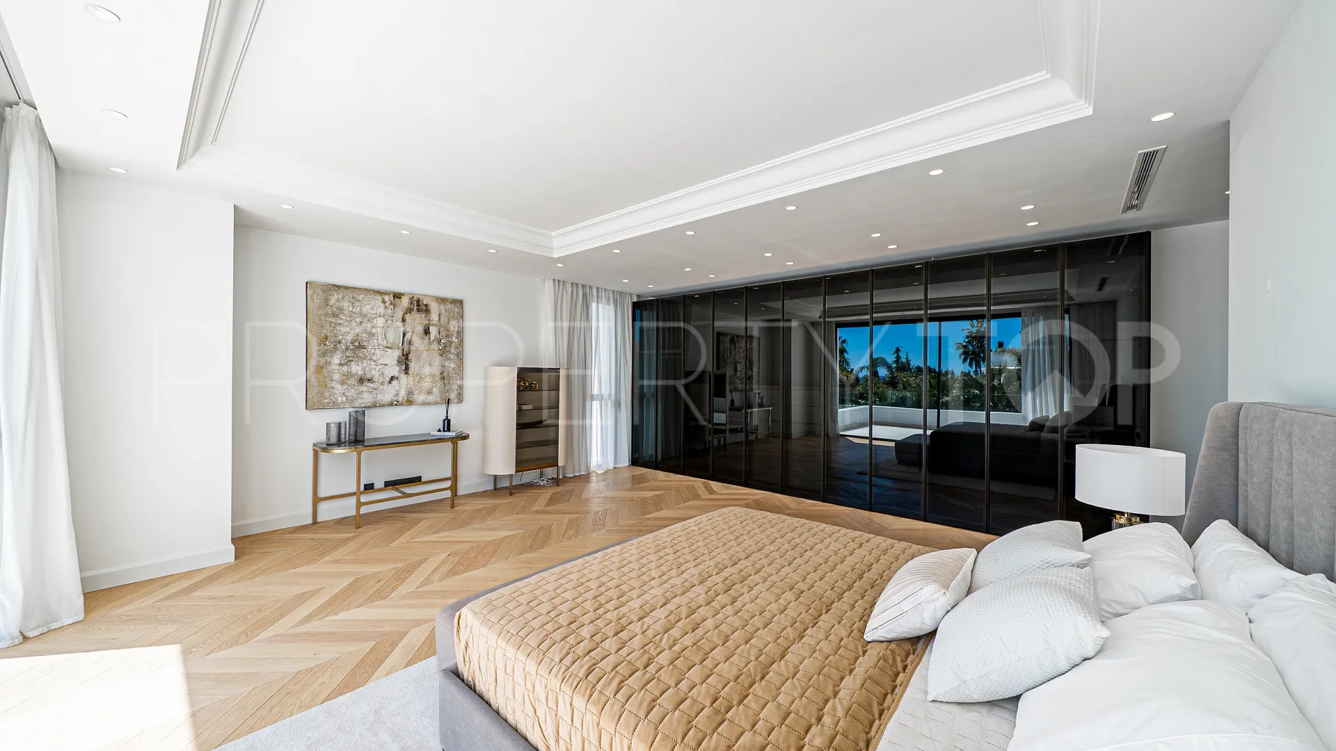 Villa for sale in Las Lomas de Marbella with 6 bedrooms