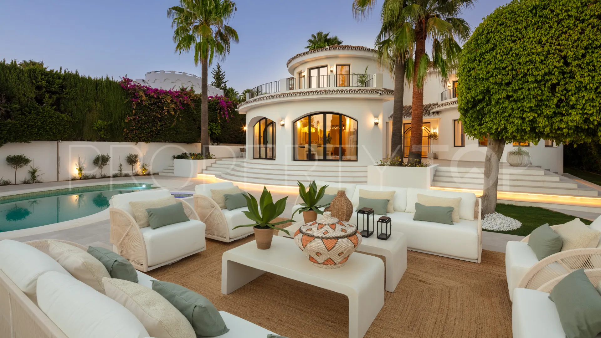 Villa en venta en Nueva Andalucia de 5 dormitorios