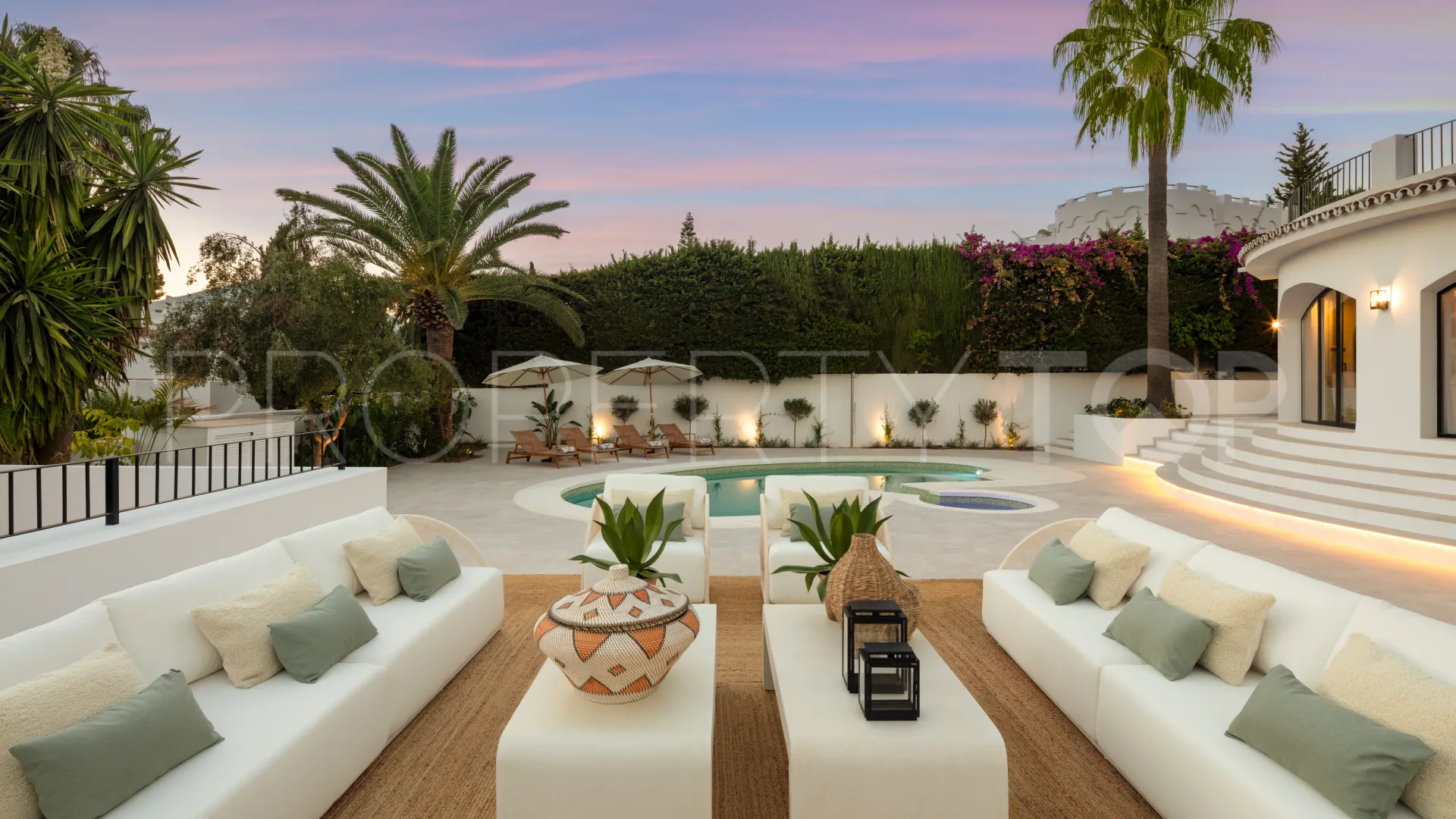 Villa en venta en Nueva Andalucia de 5 dormitorios