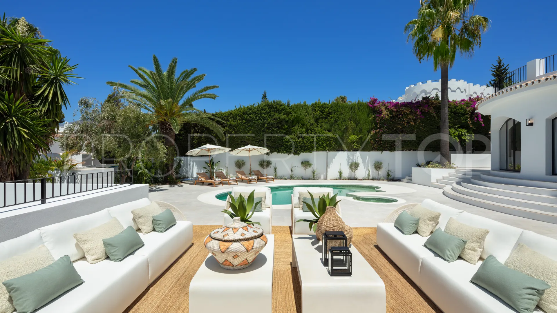 Villa en venta en Nueva Andalucia de 5 dormitorios