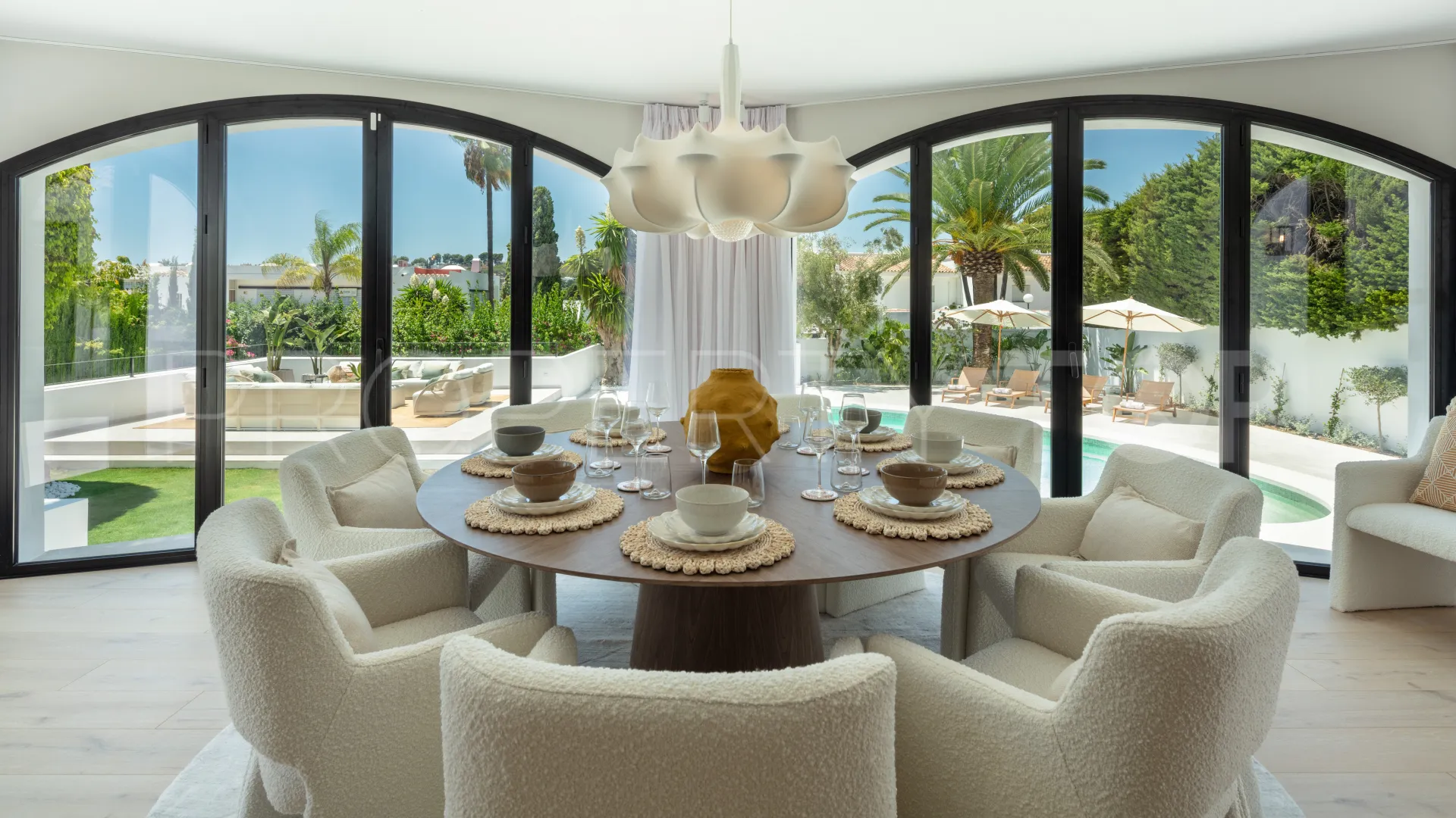 Villa en venta en Nueva Andalucia de 5 dormitorios