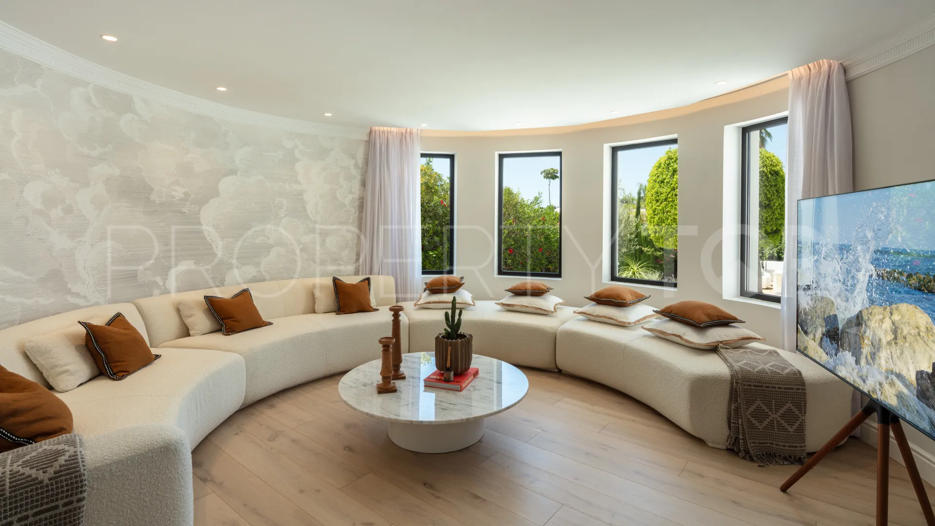 Villa en venta en Nueva Andalucia de 5 dormitorios