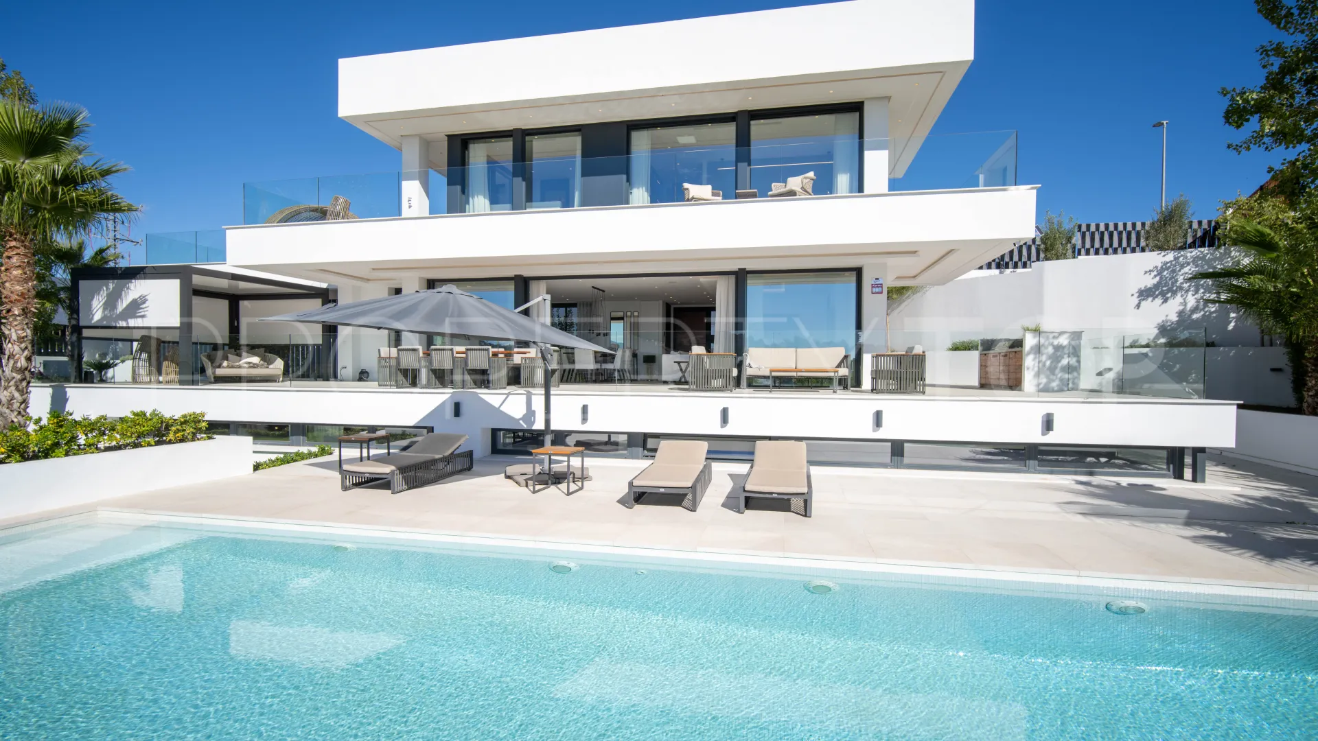 Villa en venta de 4 dormitorios en Nueva Andalucia
