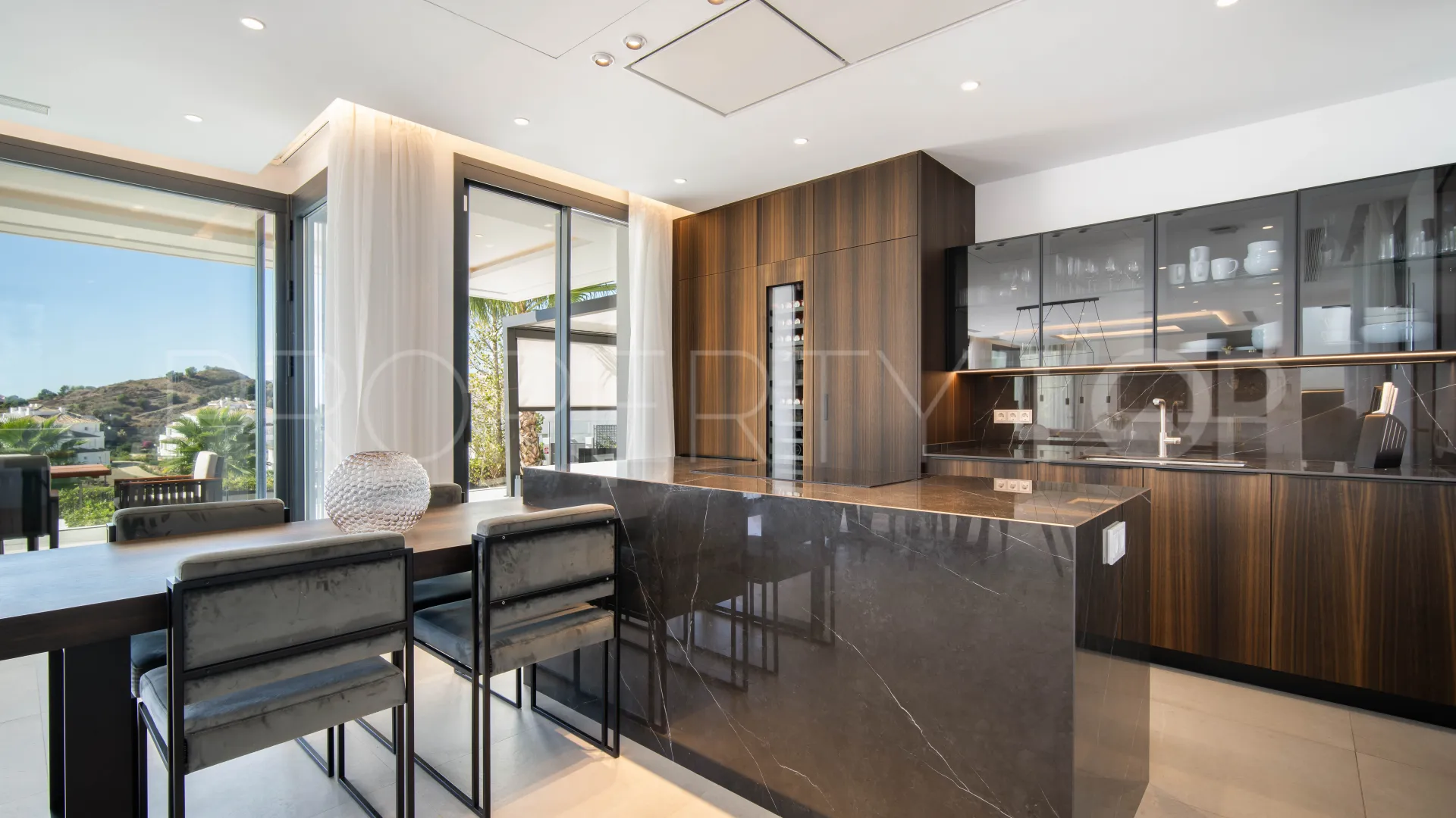 Villa en venta de 4 dormitorios en Nueva Andalucia