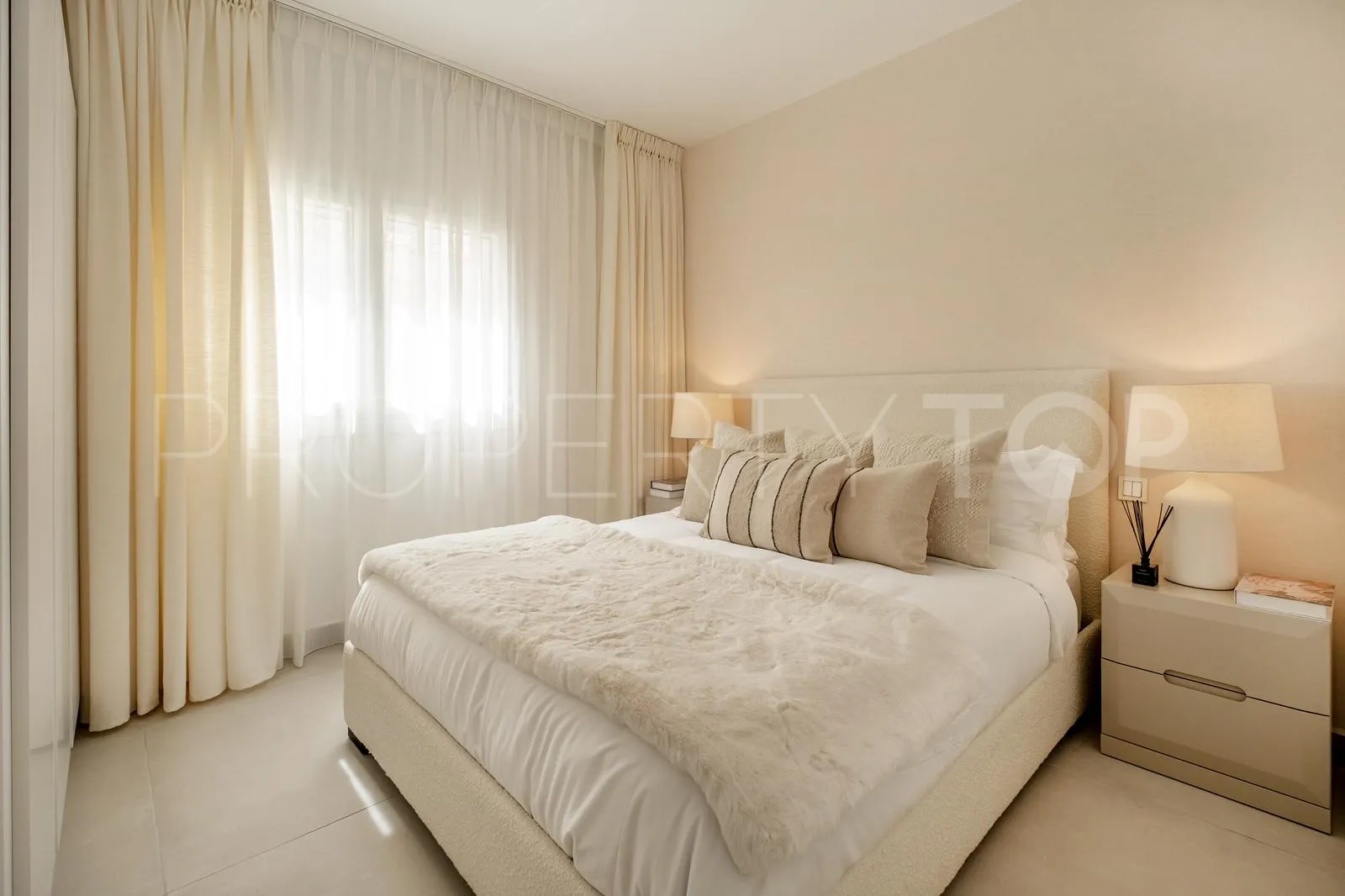 Semi detached house for sale in Nueva Andalucia