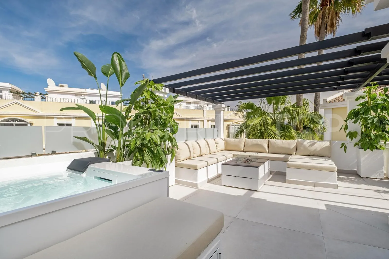 Semi detached house for sale in Nueva Andalucia